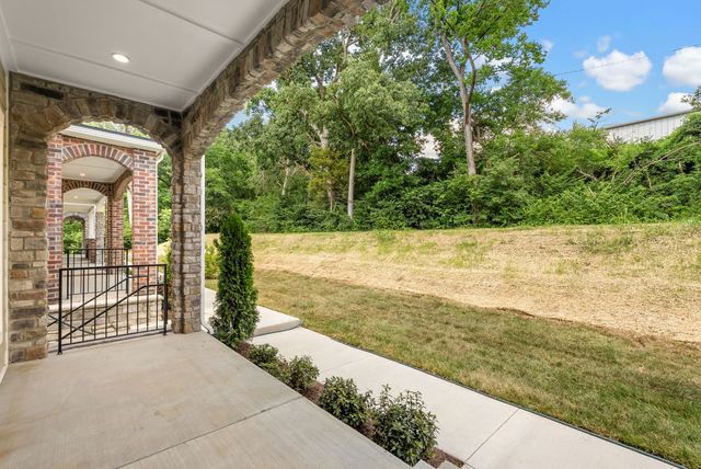 606 Summit Trl, Nashville, TN 37207