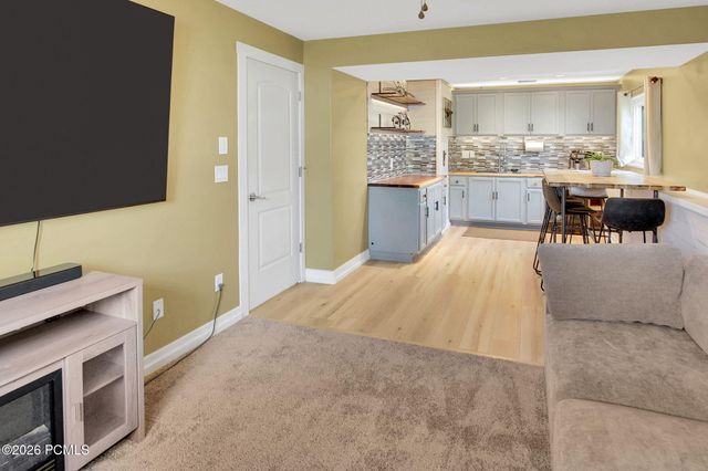 2113 N 2220, Clinton, UT 84015