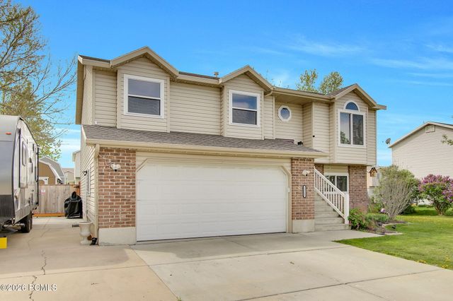 2113 N 2220, Clinton, UT 84015