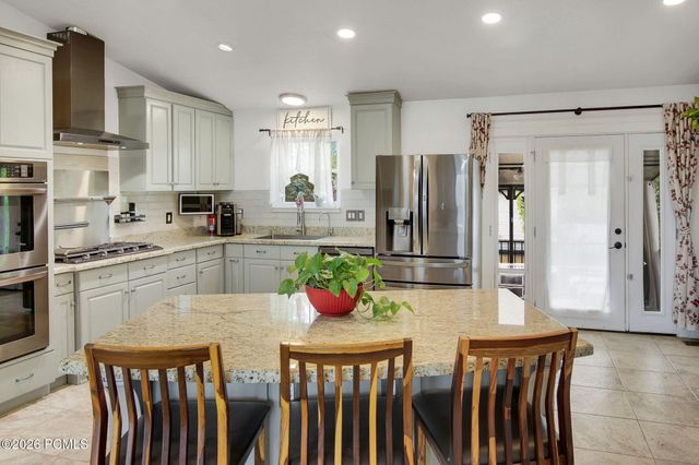 2113 N 2220, Clinton, UT 84015