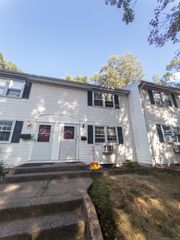 94 Middle Turnpike East APT 4, Manchester, CT 06040