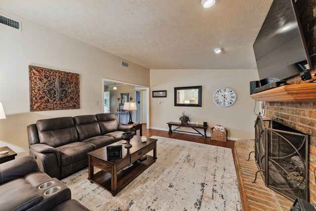 403 E Charles Street, Decatur, TX 76234