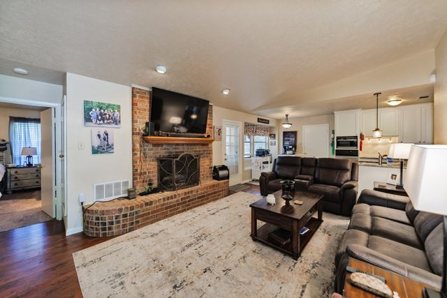 403 E Charles Street, Decatur, TX 76234