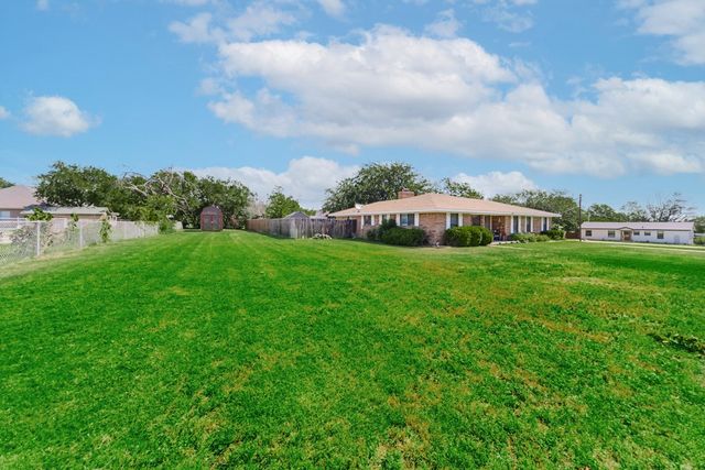 403 E Charles Street, Decatur, TX 76234