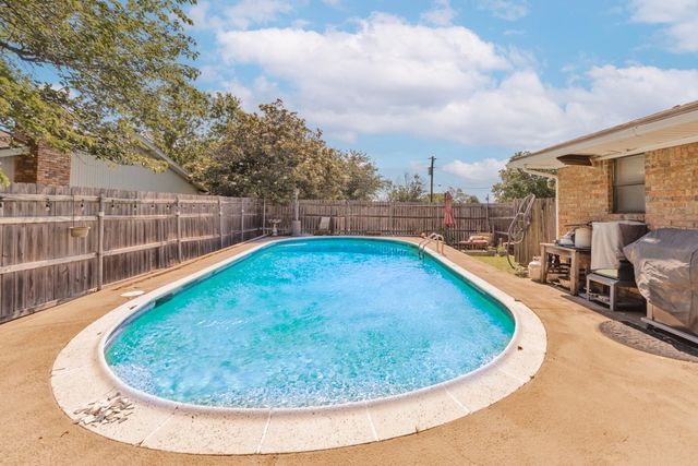 403 E Charles Street, Decatur, TX 76234