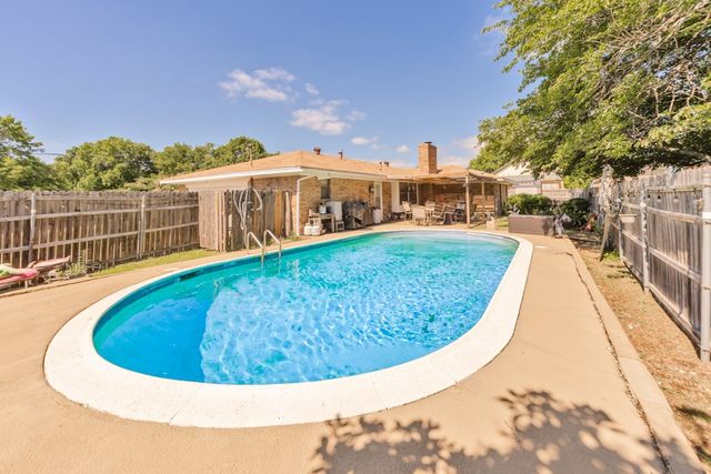 403 E Charles Street, Decatur, TX 76234