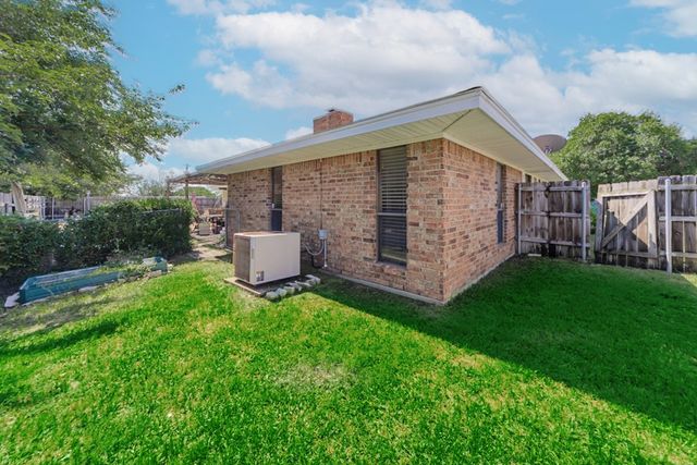 403 E Charles Street, Decatur, TX 76234