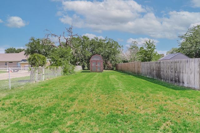 403 E Charles Street, Decatur, TX 76234