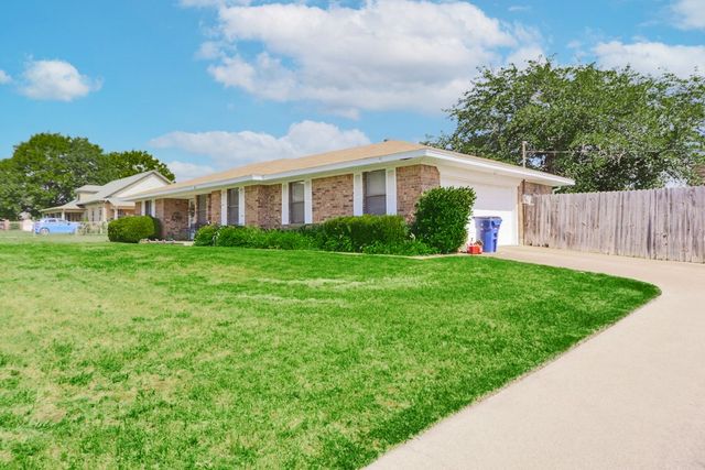 403 E Charles Street, Decatur, TX 76234