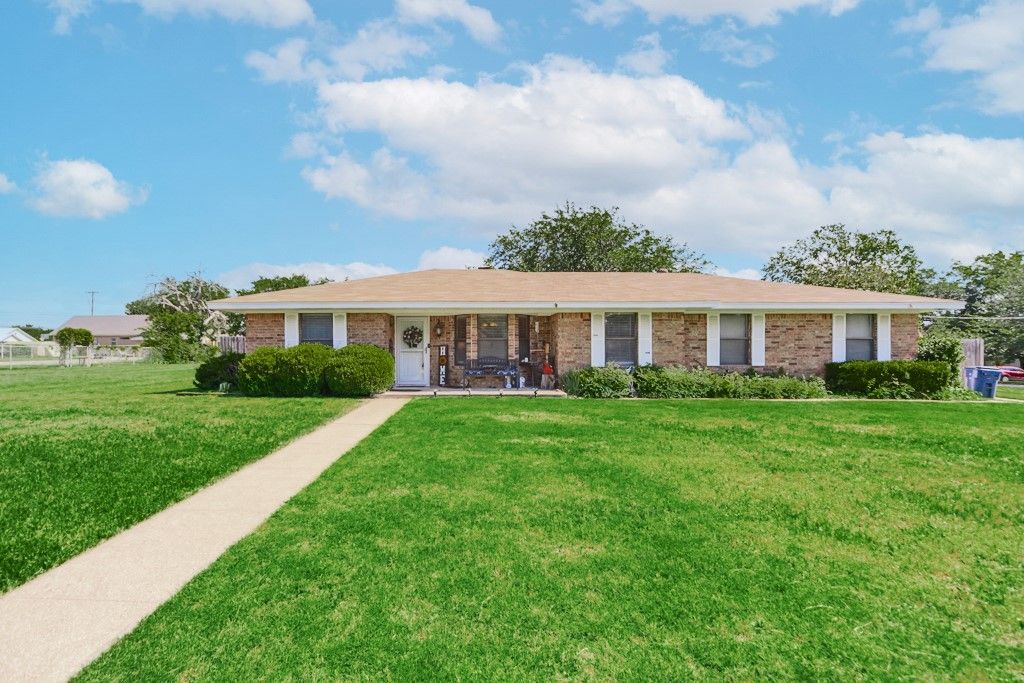 403 E Charles Street, Decatur, TX 76234