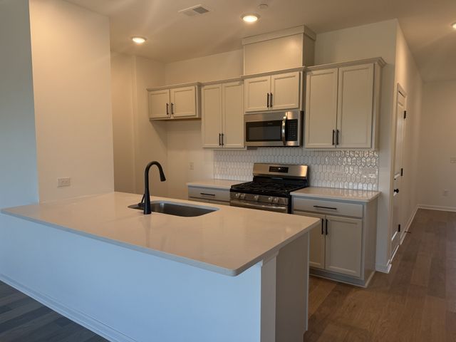 1033 Old Creek Bnd, Gallatin, TN 37066