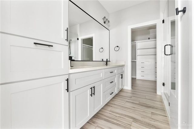 3304 E Rabbit Run Avenue E, Alton, TX 78573