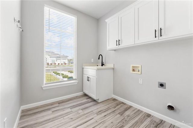 3304 E Rabbit Run Avenue E, Alton, TX 78573