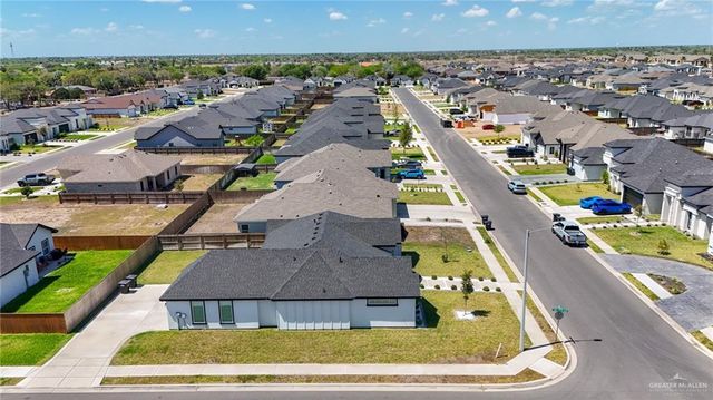 3304 E Rabbit Run Avenue E, Alton, TX 78573