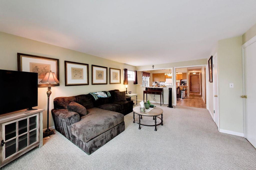 8110 W Addison Street, Chicago, IL 60634 — photo 2