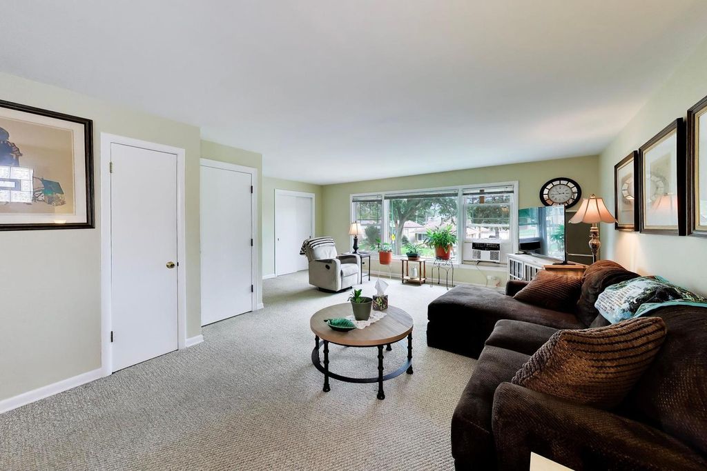 8110 W Addison Street, Chicago, IL 60634 — photo 4