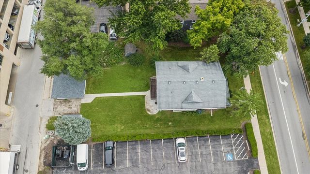 135 Aurora Avenue, Naperville, IL 60540