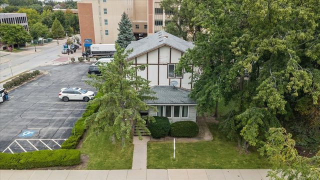 135 Aurora Avenue, Naperville, IL 60540