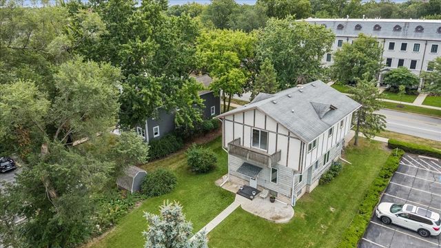135 Aurora Avenue, Naperville, IL 60540