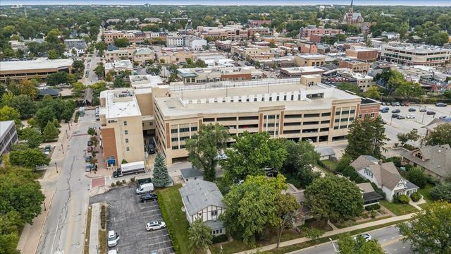 135 Aurora Avenue, Naperville, IL 60540
