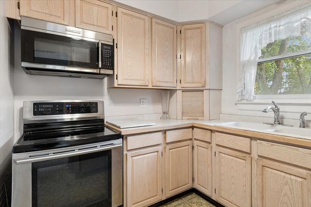 135 Aurora Avenue, Naperville, IL 60540