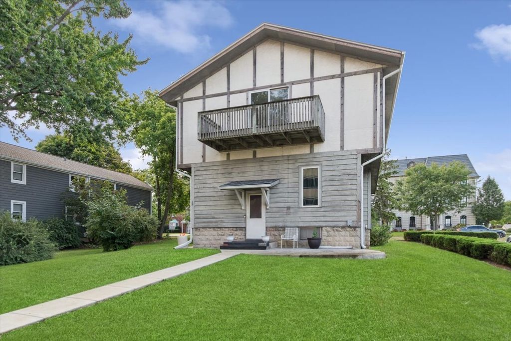 135 Aurora Avenue, Naperville, IL 60540 — photo 2