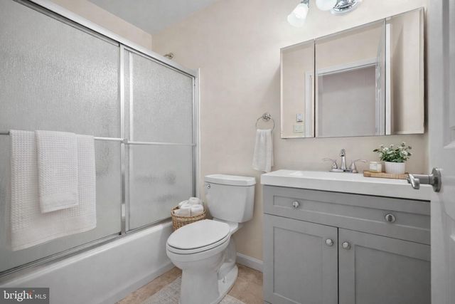 823-B LIVERPOOL CIR, Manchester Township, NJ 08759