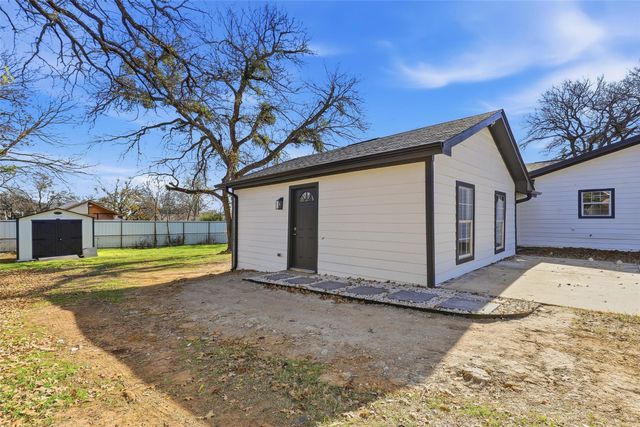 2741 Meaders Avenue, Fort Worth, TX 76112