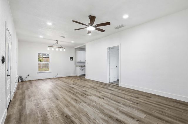 2741 Meaders Avenue, Fort Worth, TX 76112