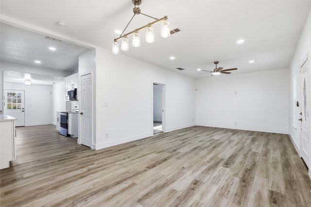 2741 Meaders Avenue, Fort Worth, TX 76112