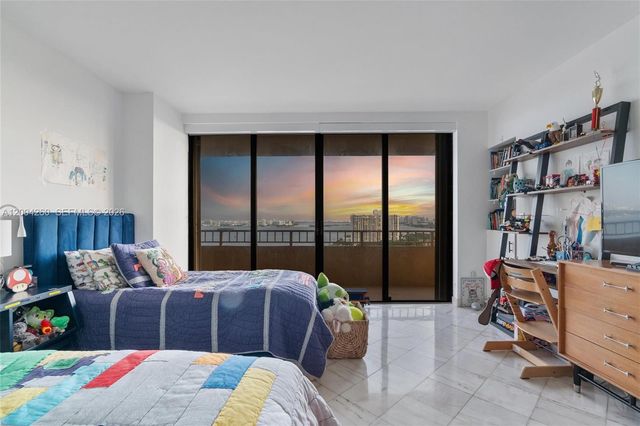 11113 Biscayne Blvd 2051, Miami, FL 33181