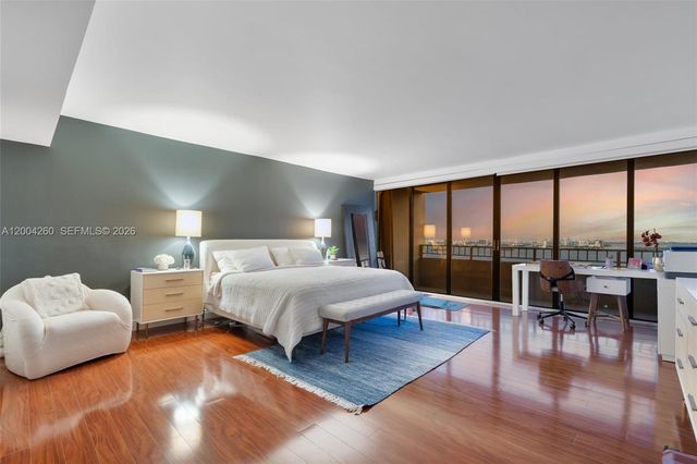 11113 Biscayne Blvd 2051, Miami, FL 33181