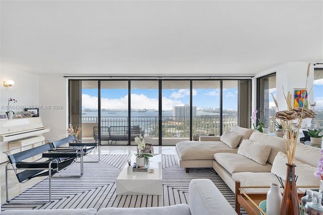 11113 Biscayne Blvd 2051, Miami, FL 33181