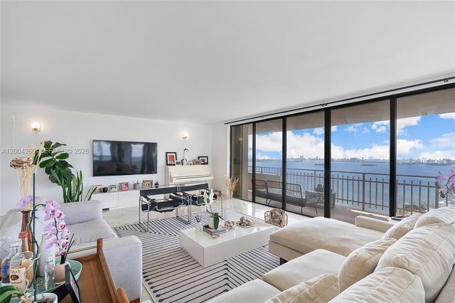 11113 Biscayne Blvd 2051, Miami, FL 33181