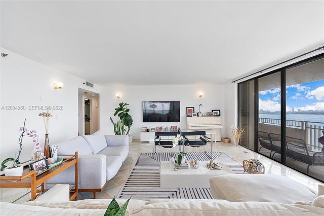 11113 Biscayne Blvd 2051, Miami, FL 33181