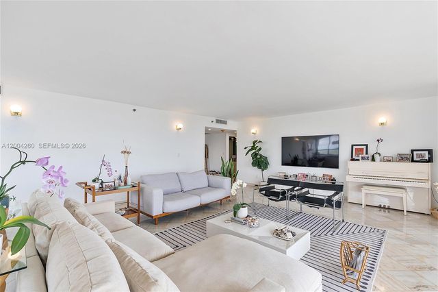 11113 Biscayne Blvd 2051, Miami, FL 33181