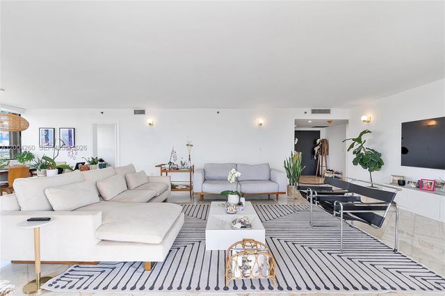 11113 Biscayne Blvd 2051, Miami, FL 33181