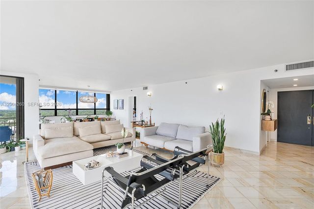 11113 Biscayne Blvd 2051, Miami, FL 33181