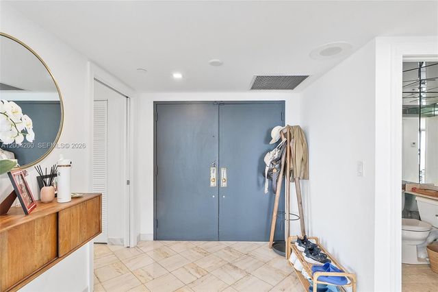 11113 Biscayne Blvd 2051, Miami, FL 33181