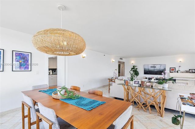 11113 Biscayne Blvd 2051, Miami, FL 33181