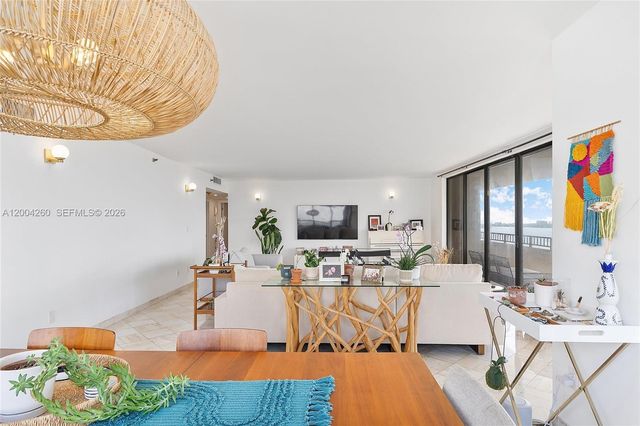 11113 Biscayne Blvd 2051, Miami, FL 33181
