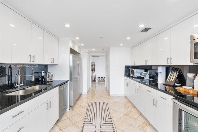 11113 Biscayne Blvd 2051, Miami, FL 33181