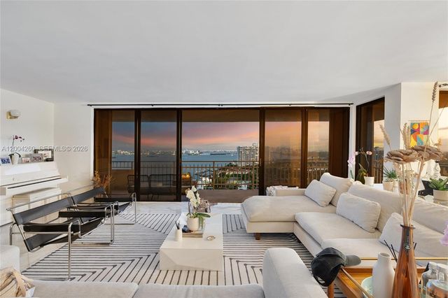 11113 Biscayne Blvd 2051, Miami, FL 33181