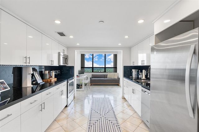 11113 Biscayne Blvd 2051, Miami, FL 33181