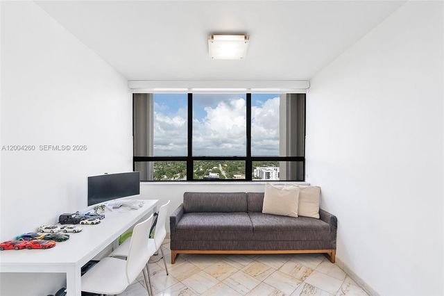11113 Biscayne Blvd 2051, Miami, FL 33181