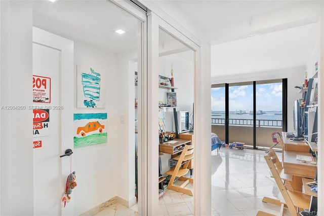 11113 Biscayne Blvd 2051, Miami, FL 33181