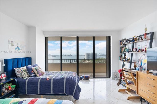 11113 Biscayne Blvd 2051, Miami, FL 33181