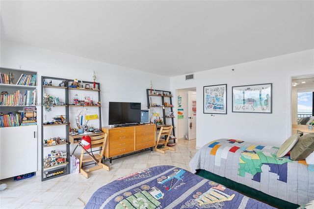 11113 Biscayne Blvd 2051, Miami, FL 33181
