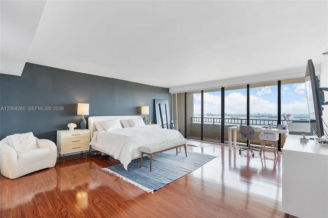 11113 Biscayne Blvd 2051, Miami, FL 33181