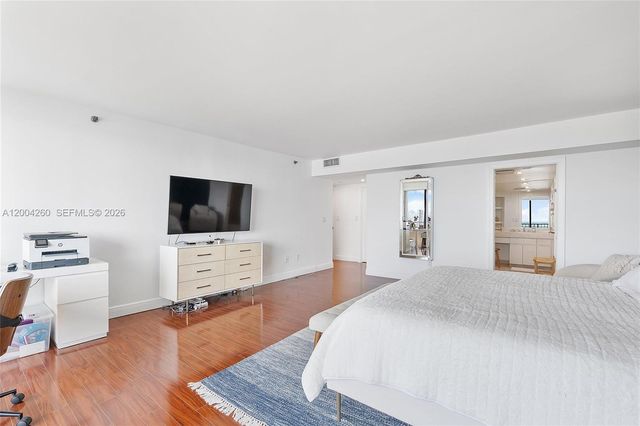 11113 Biscayne Blvd 2051, Miami, FL 33181